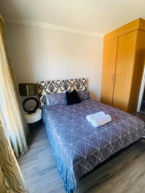 Immaculate & Central Apartment in Houghton